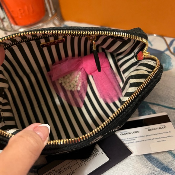 Prada pouch/toiletries - Picture 7 of 8